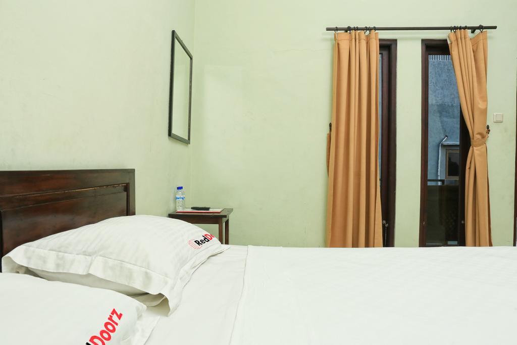 Hotel Reddoorz @ Mataram Kuta 3 Zewnętrze zdjęcie